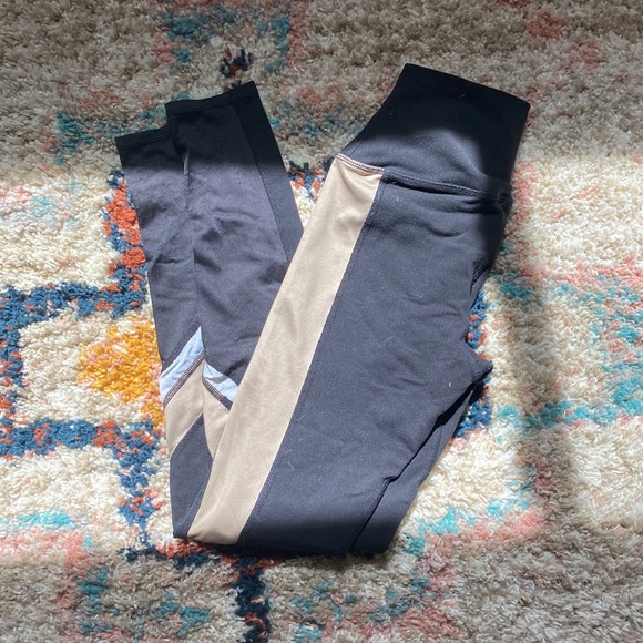 Alo Yoga High Waisted Leggings - Picture 2 of 7